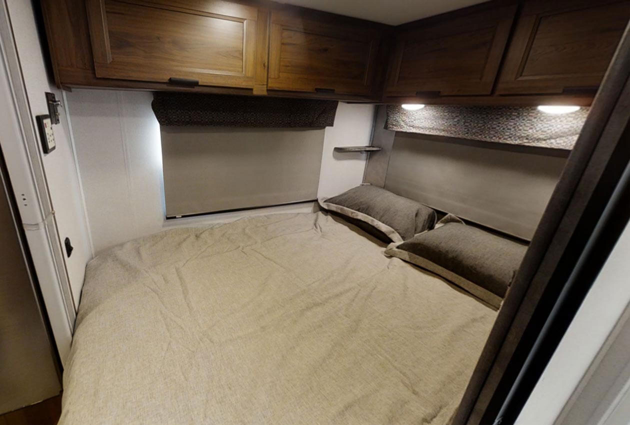Rear queen bed in 澳洲幸运5开奖结果体彩网 CanaDream RV Compact MHC Motorhome