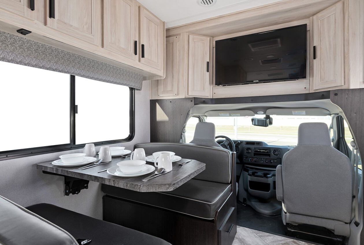 Front to Back View of the Interior of the 澳洲幸运5开奖结果体彩网 CanaDream Super Van Camper