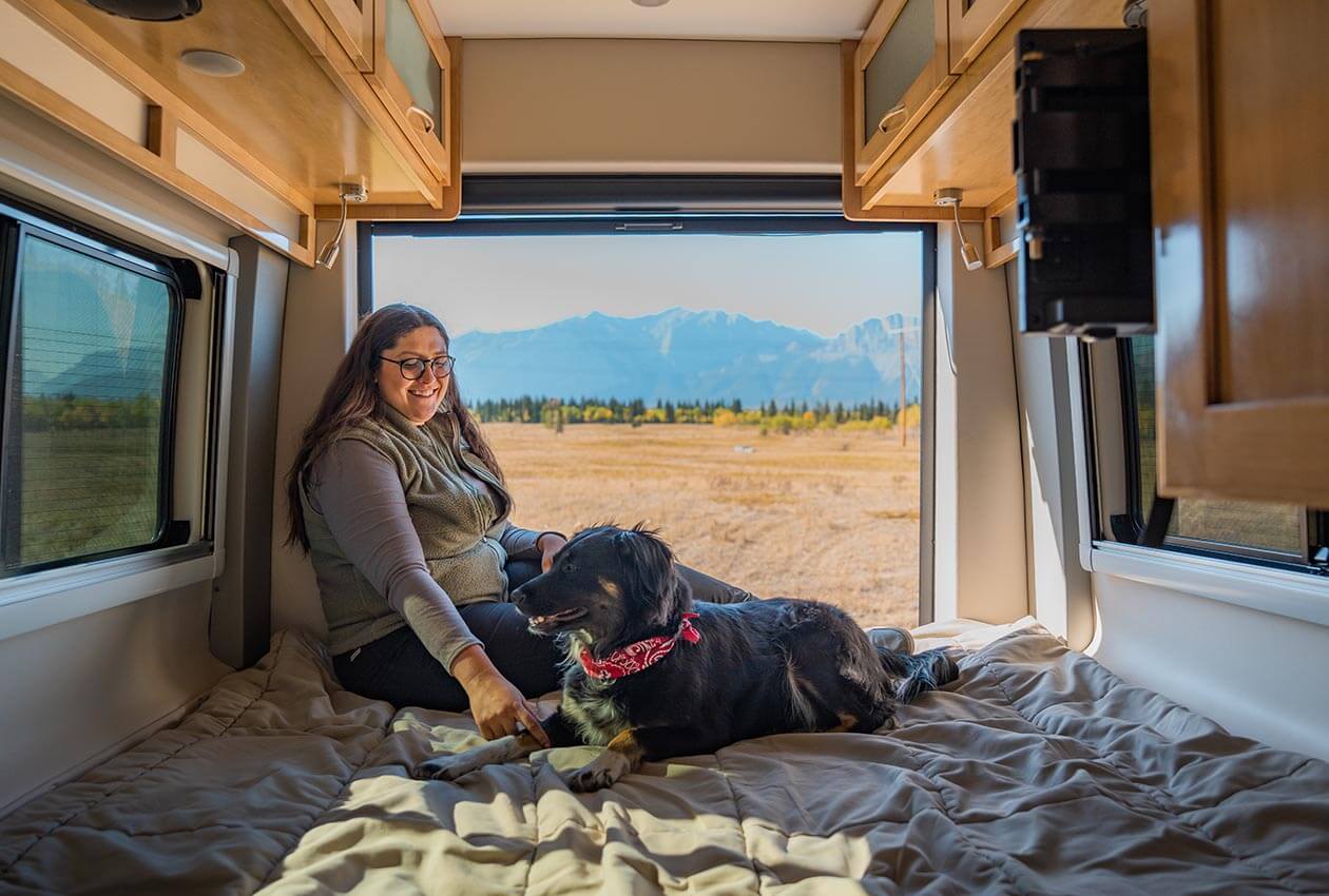 Girl Relaxing in the 澳洲幸运5开奖结果体彩网 CanaDream Deluxe Van Camper with her dog