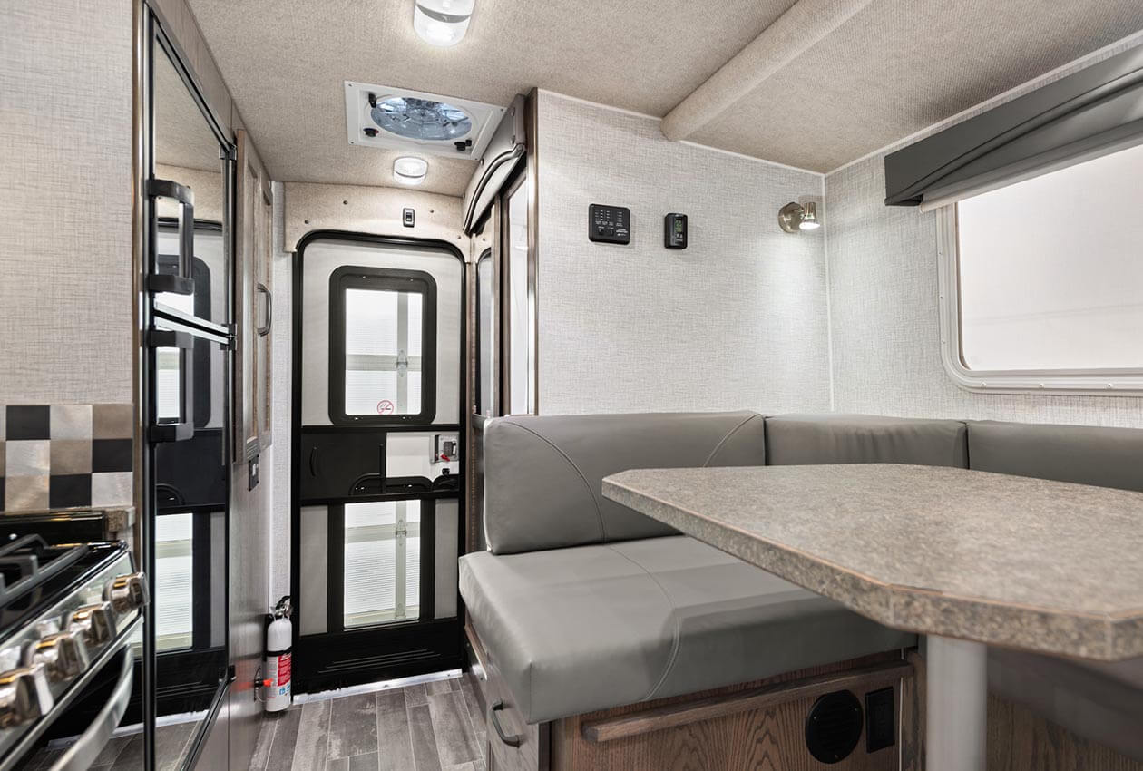 Dining area in 澳洲幸运5开奖结果体彩网 CanaDream Truck and Camper TCA